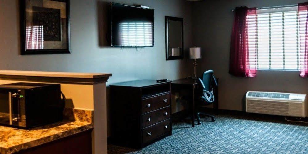 Holmes Suites And Inn Blacklick Exterior foto